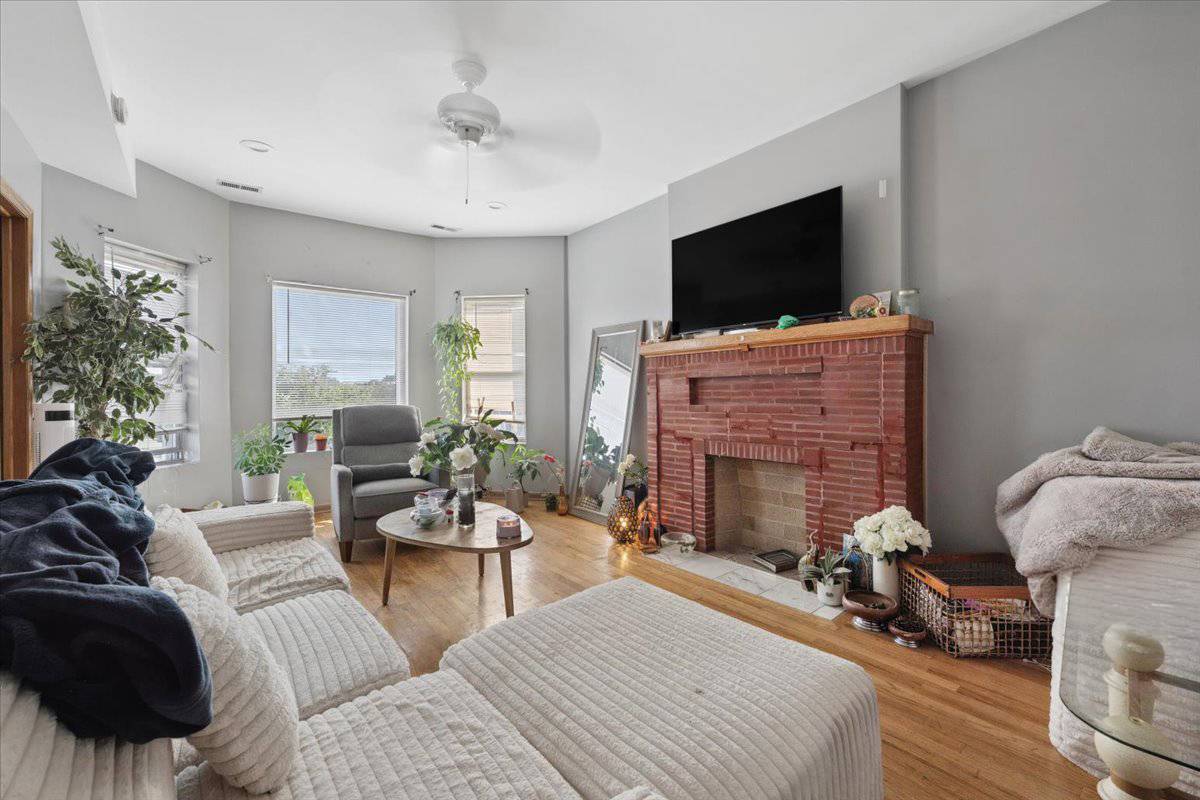3128 W Warren BLVD, Chicago, IL 60612