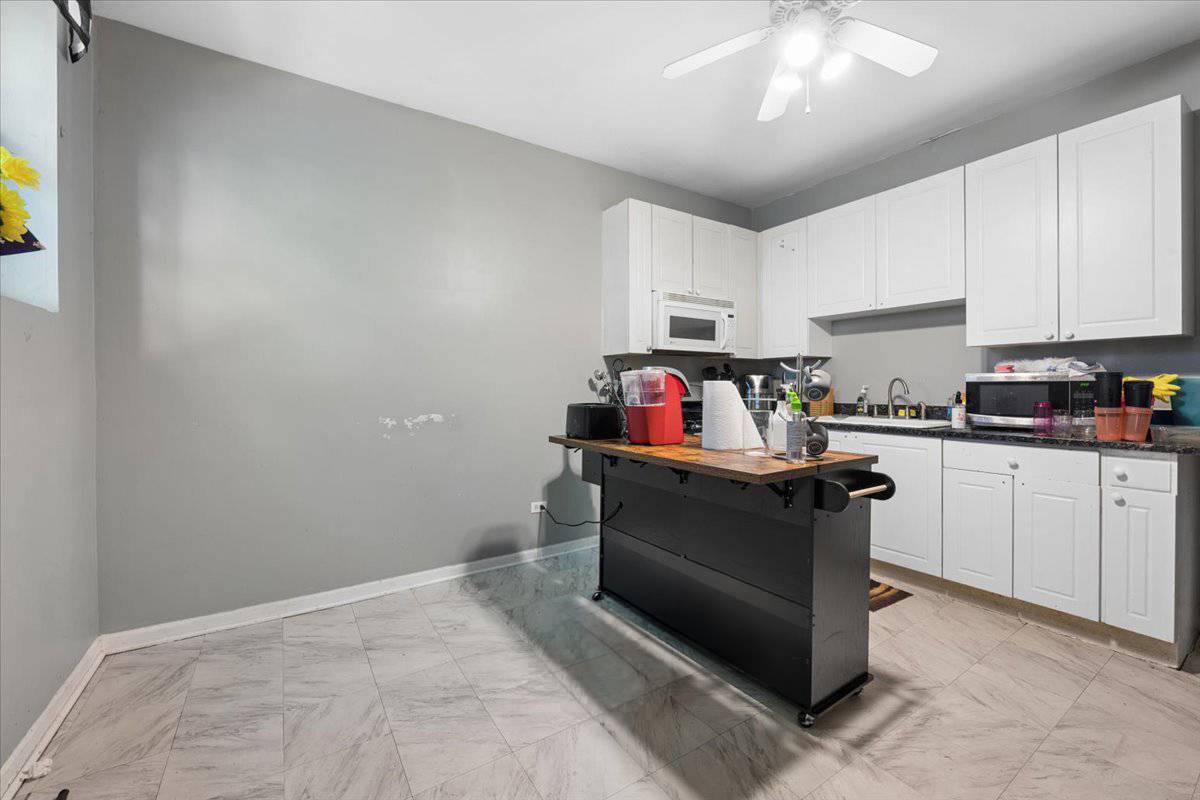 3128 W Warren BLVD, Chicago, IL 60612