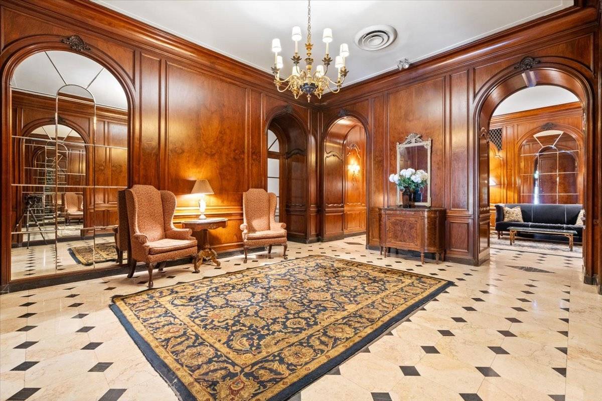 2000 N Lincoln Park West #1214, Chicago, IL 60614