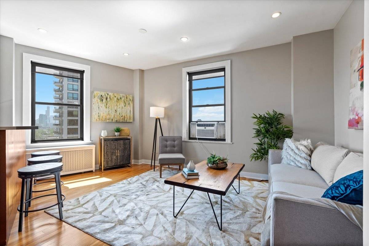 2000 N Lincoln Park West #1214, Chicago, IL 60614