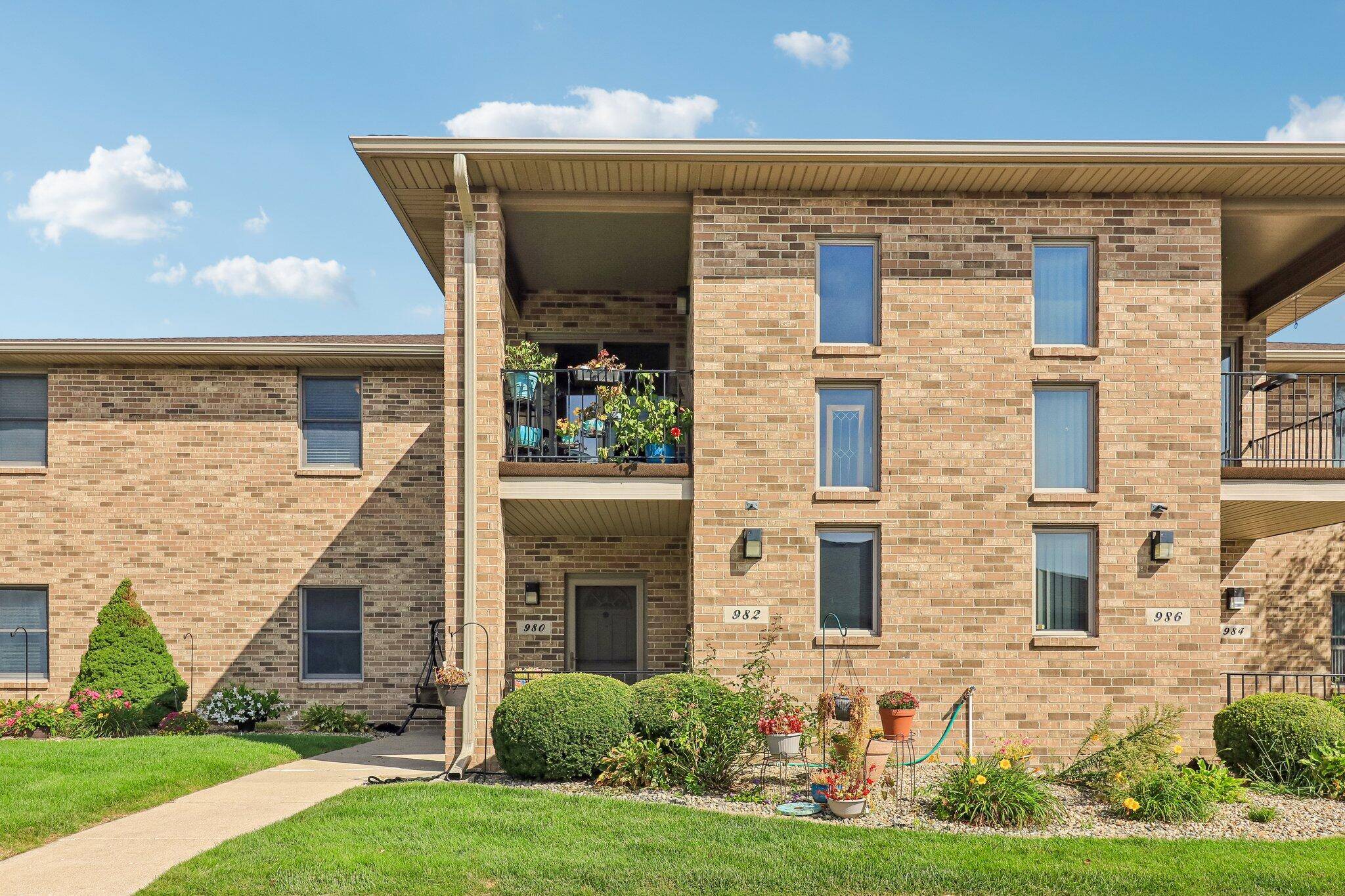 982 Elm Drive, Crown Point, IN 46307