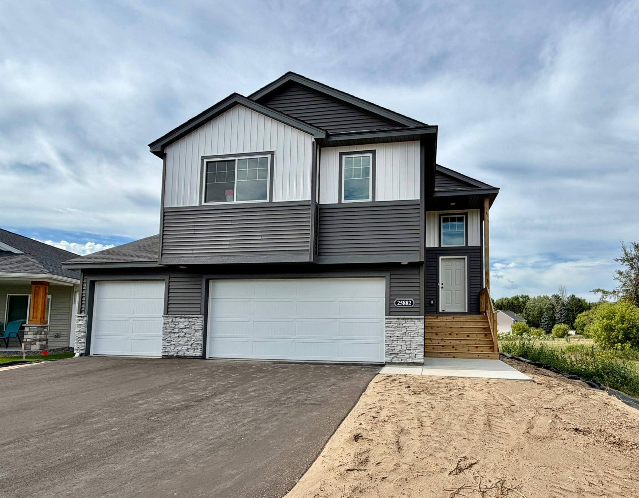 25882 Emerson CT, Wyoming, MN 55092