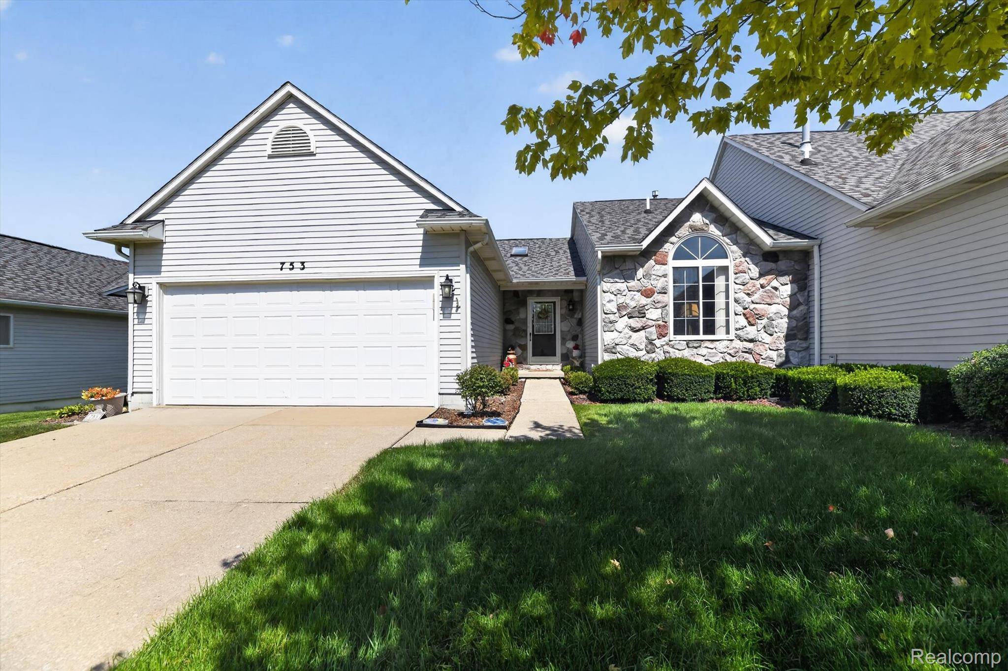 753 Challenging TRL, South Lyon, MI 48178