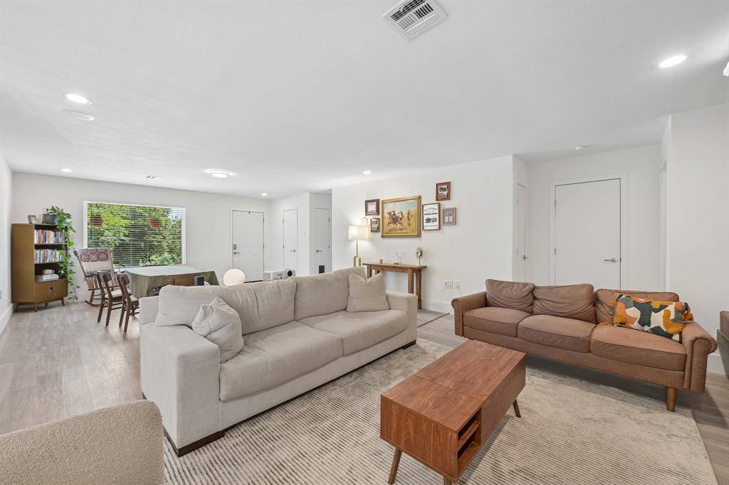 1025 Wedgewood Drive, Woodway, TX 76712