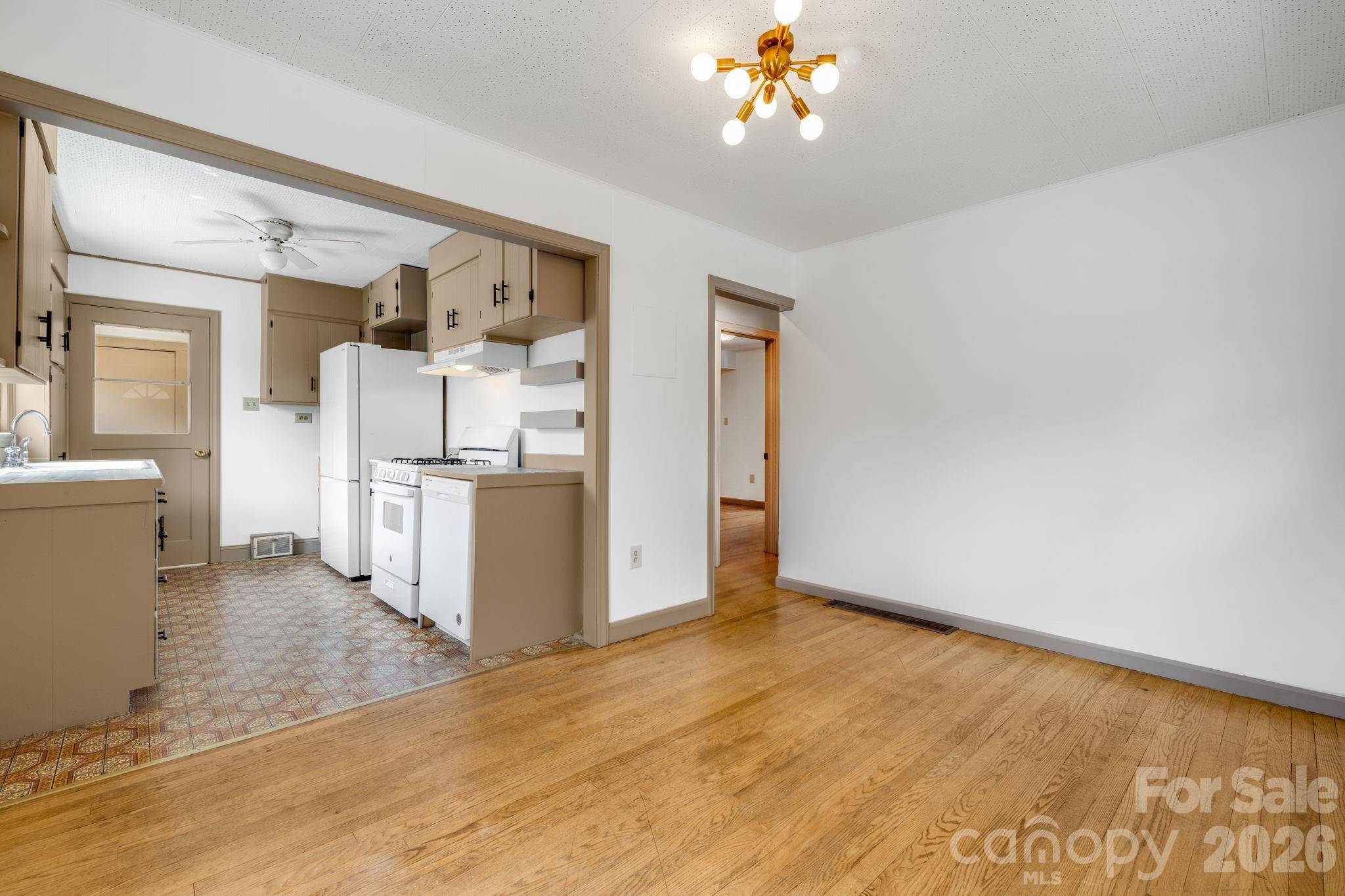 22 Jarrett ST, Asheville, NC 28806