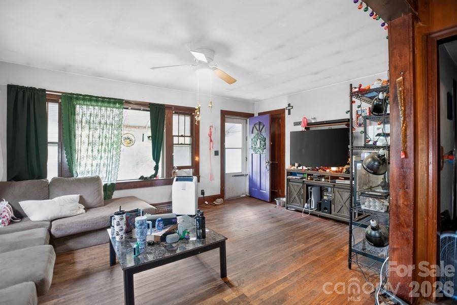 70 Pitman RD, Bakersville, NC 28705