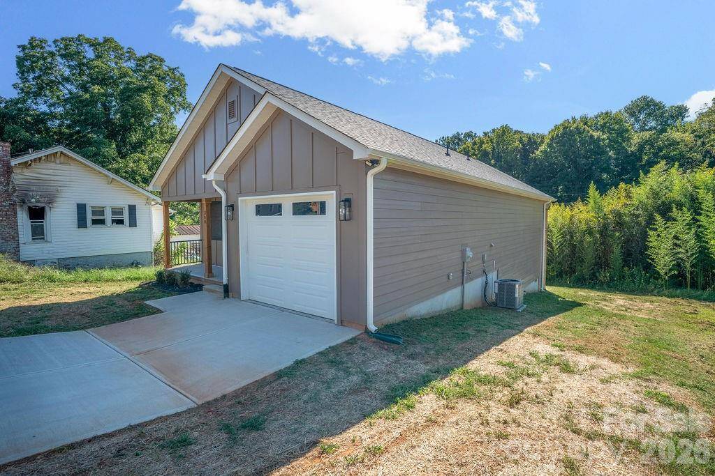 308 N Caldwell AVE, Newton, NC 28658