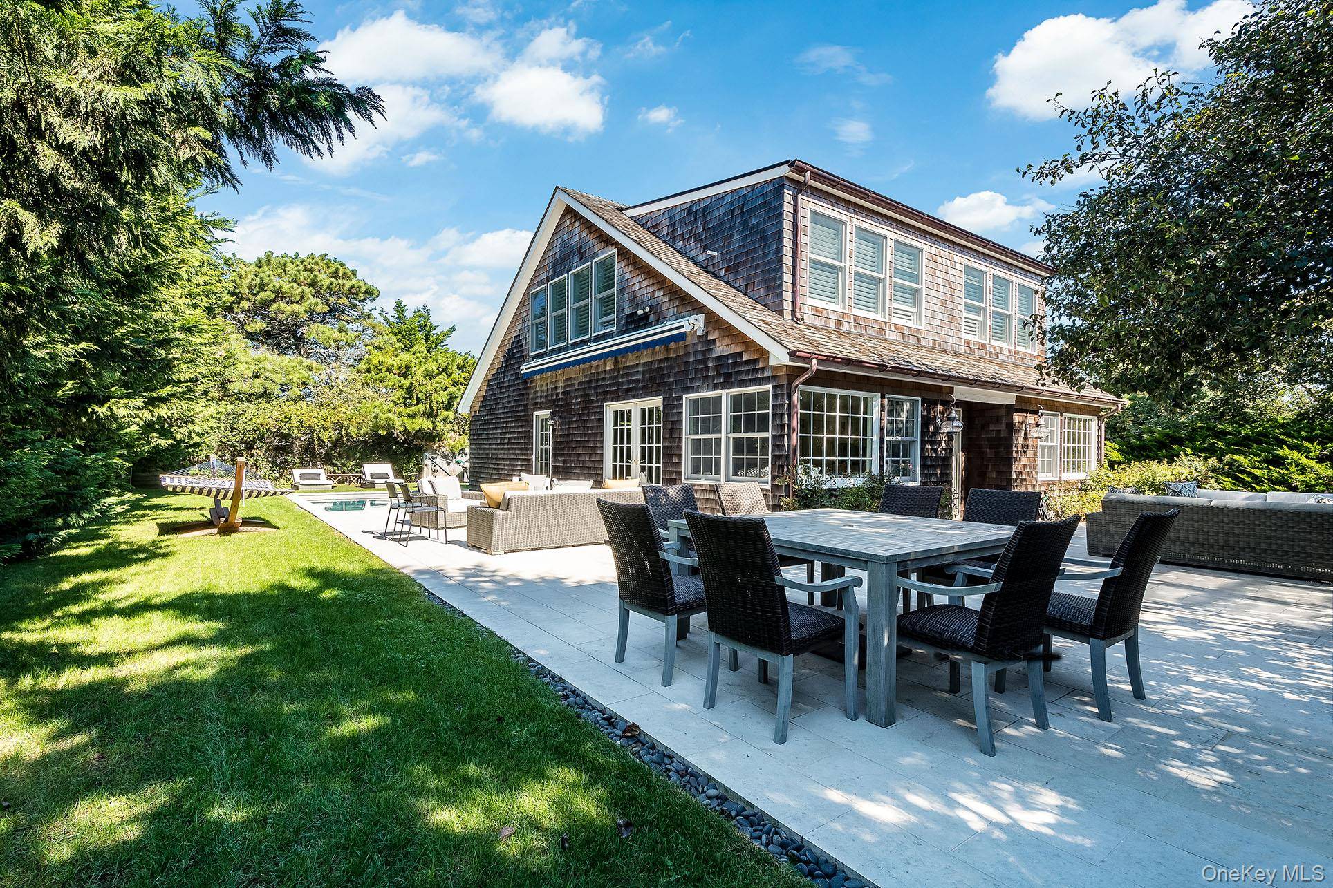 74 Hampton LN, Amagansett, NY 11930