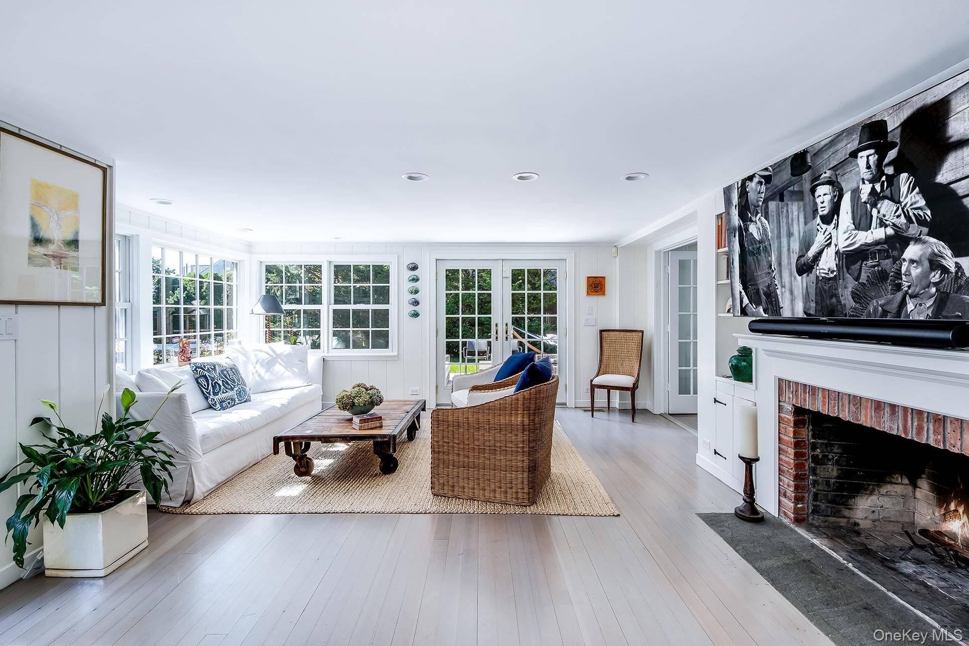 74 Hampton LN, Amagansett, NY 11930