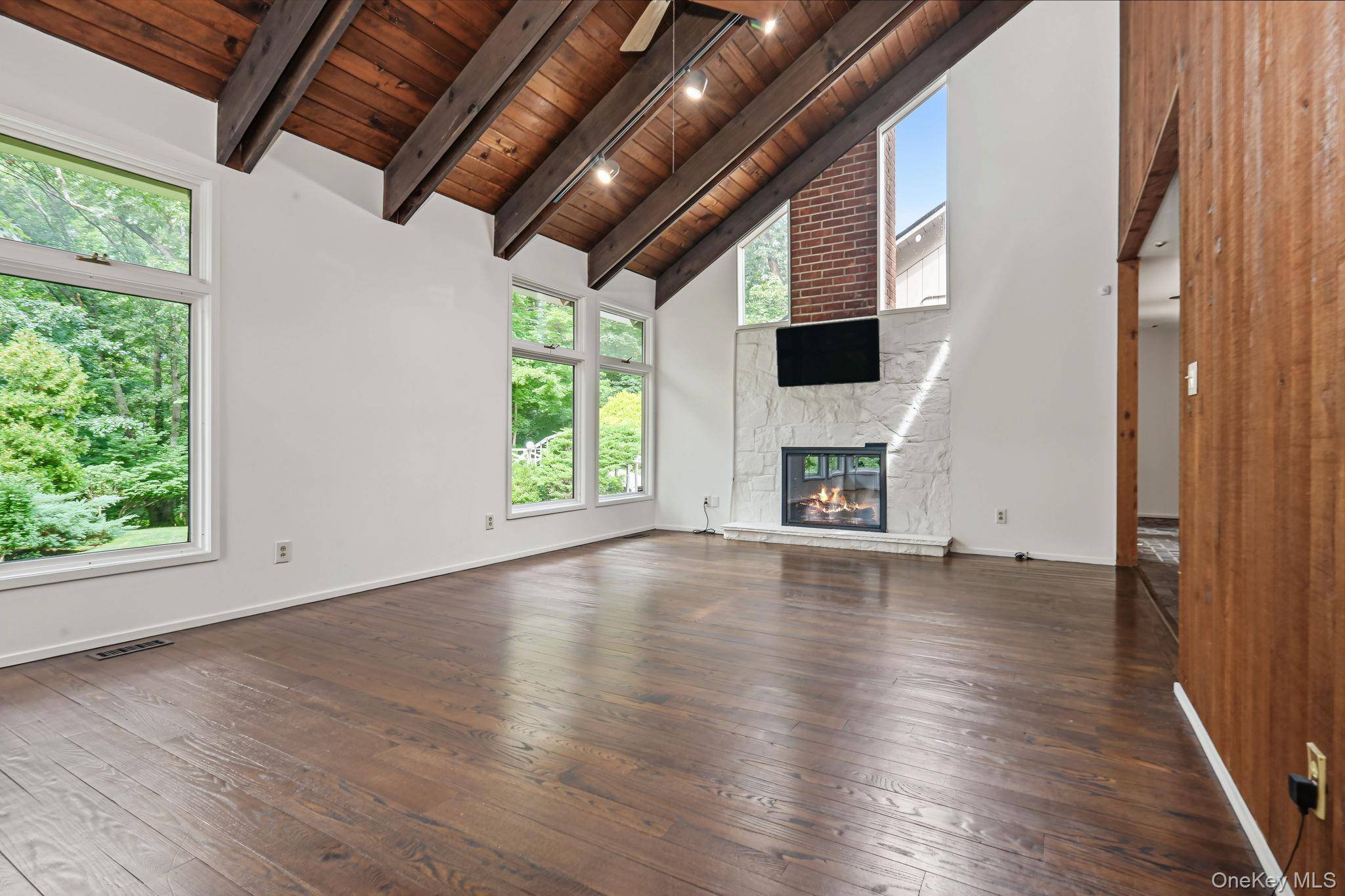 4 Leatherstocking LN, Mamaroneck, NY 10543