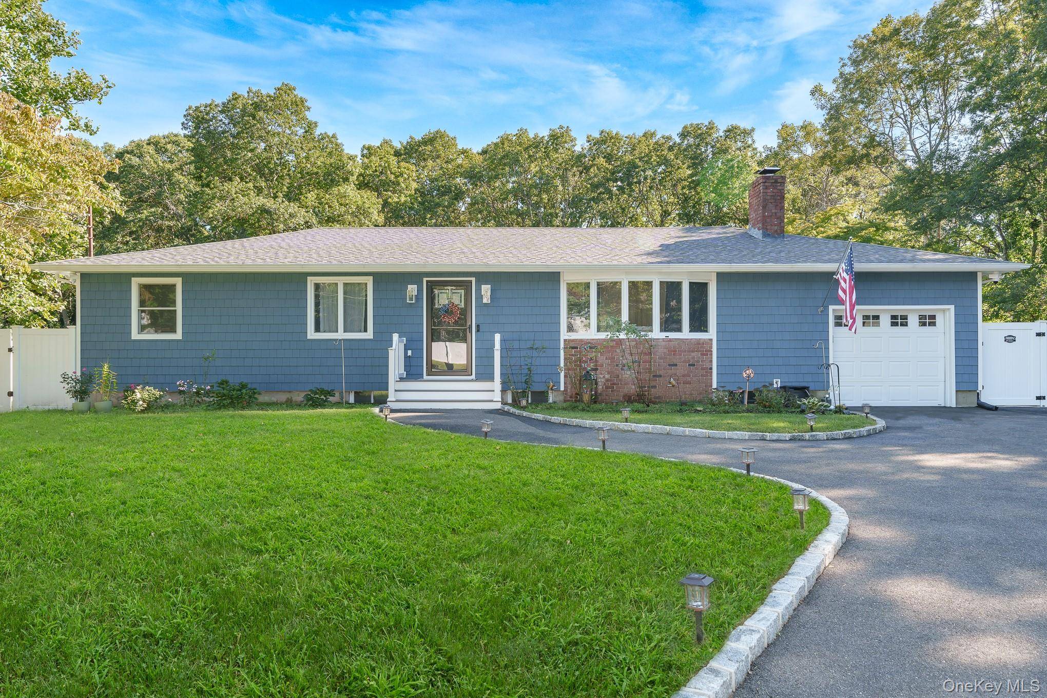 20 Danbury AVE, Patchogue, NY 11772