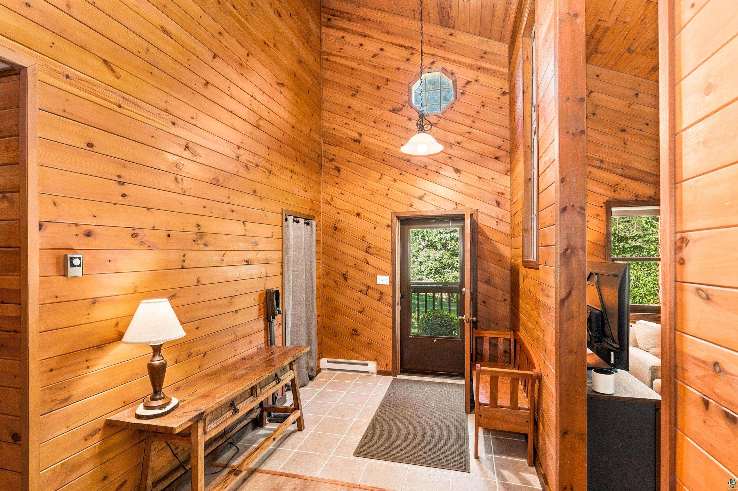3126 Valet Rd, Duluth, MN 55804
