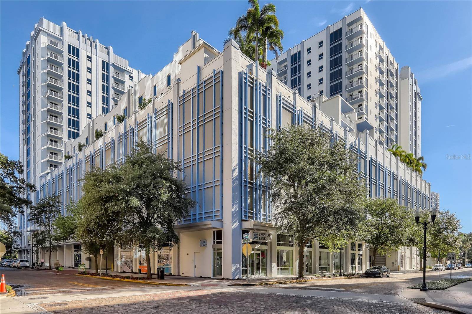 100.2 LAKE AVE, Orlando, FL 32801