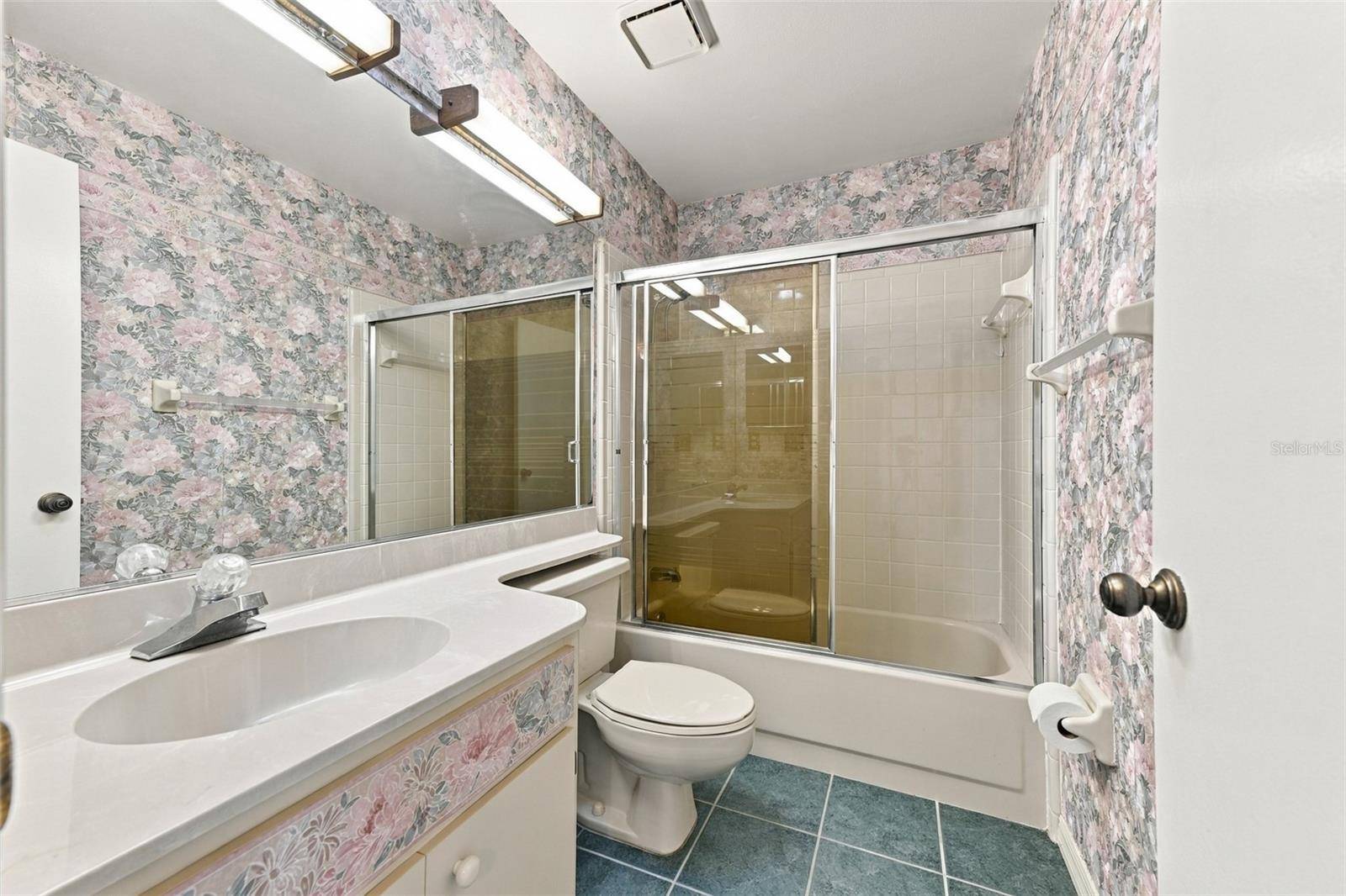 1405 LANGLEY DR, Sun City Center, FL 33573
