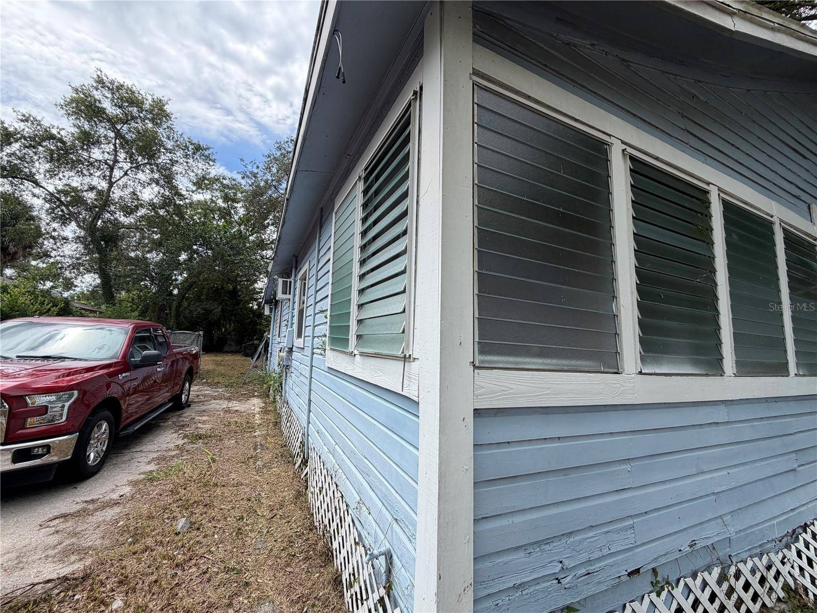 2907 E LAKE AVE, Tampa, FL 33610