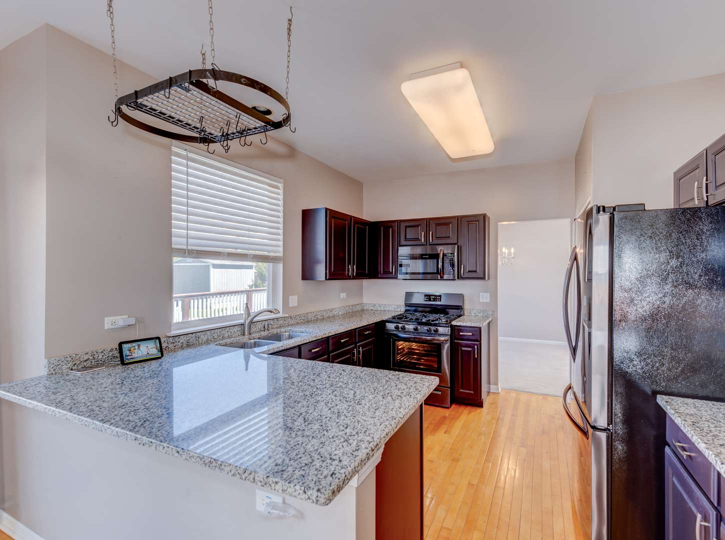 1810 Van Dyke LN, Carpentersville, IL 60110