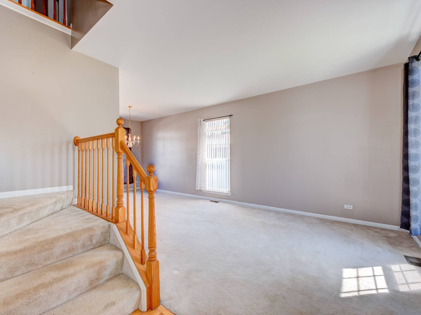 1810 Van Dyke LN, Carpentersville, IL 60110