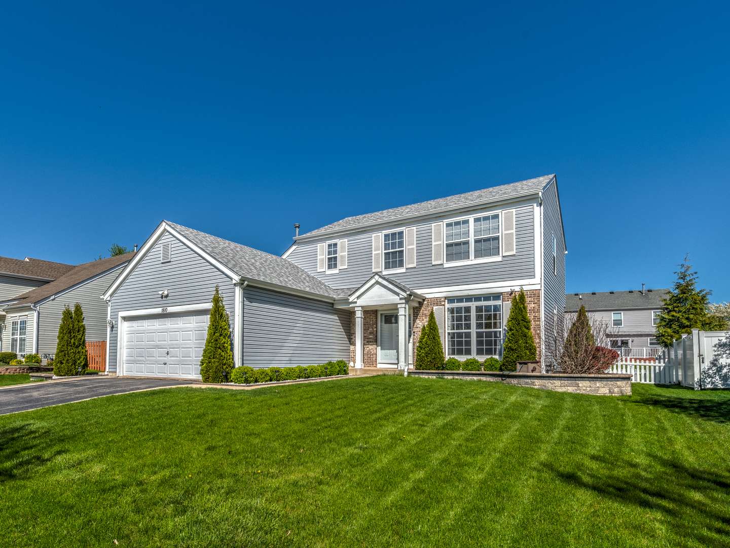 1810 Van Dyke LN, Carpentersville, IL 60110
