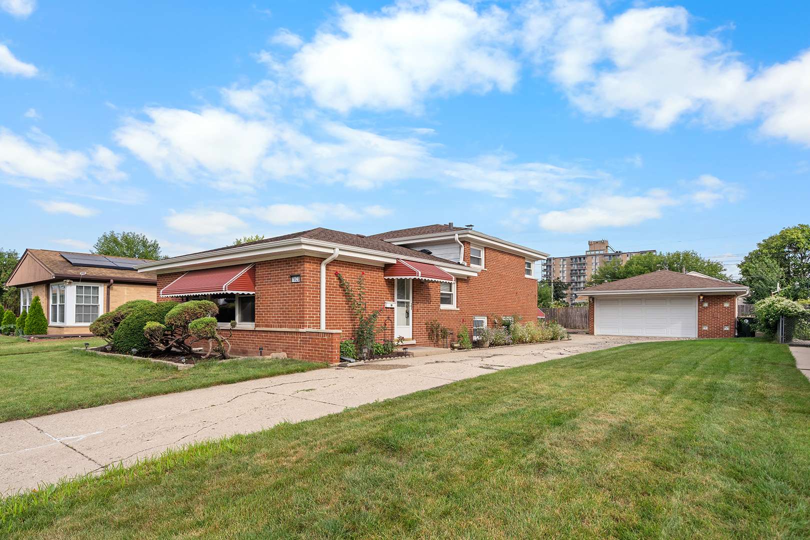 7828 Palma LN, Morton Grove, IL 60053