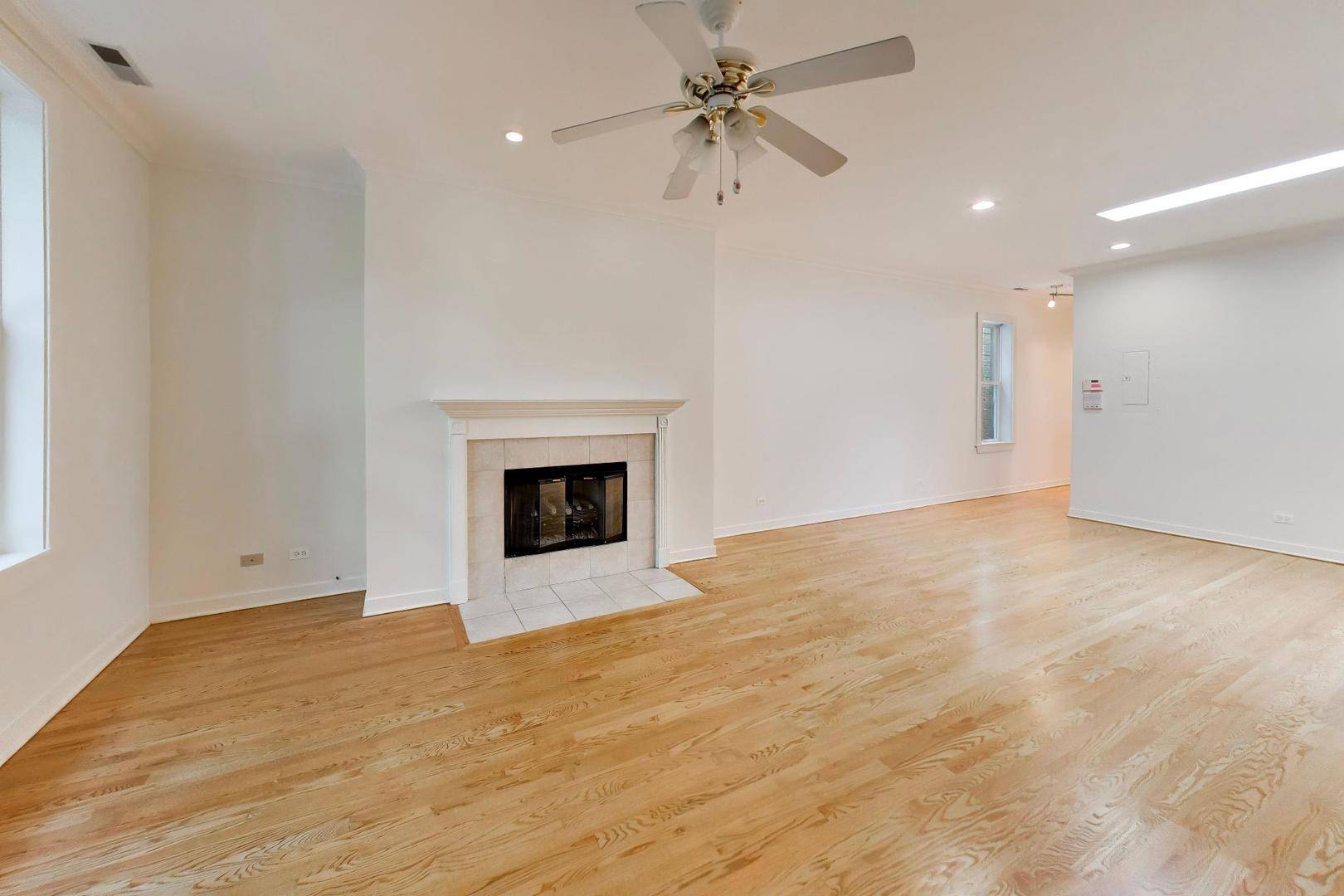 1355 W Fillmore ST #C, Chicago, IL 60607