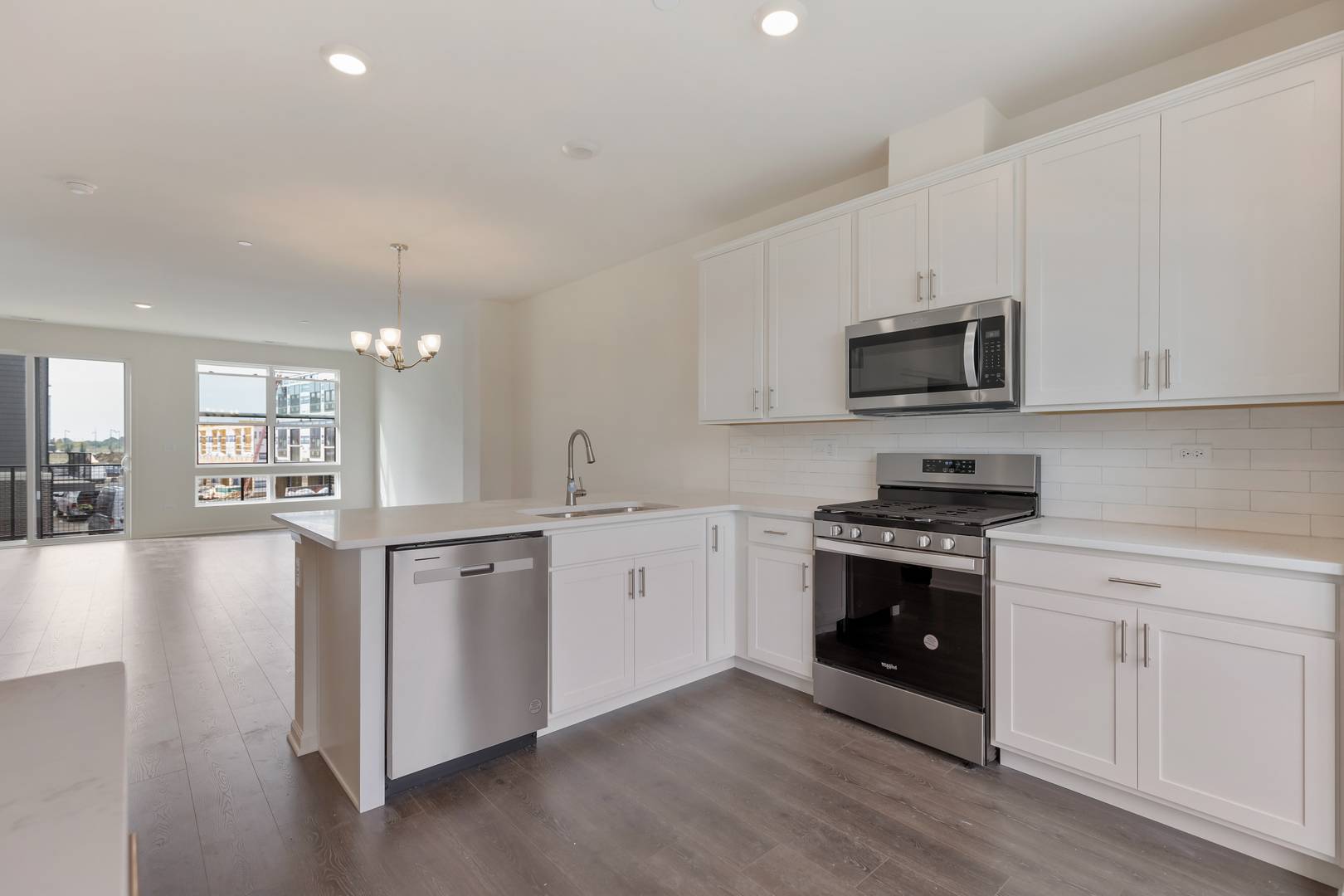 1289 Lakepointe DR, Schaumburg, IL 60173