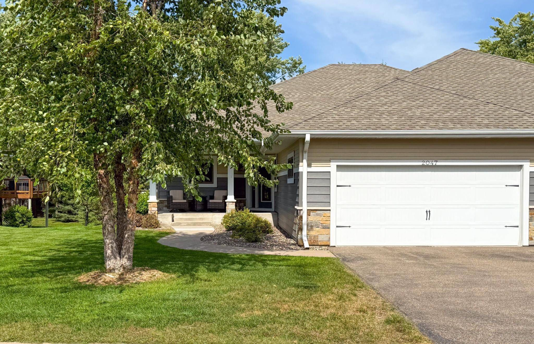 2047 Goodview AVE N, Oakdale, MN 55128