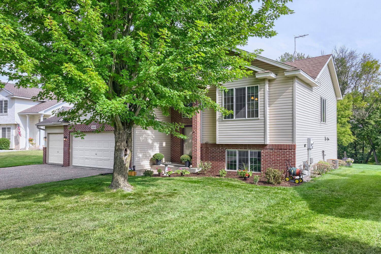 10324 Kalen LN NE, Hanover, MN 55341