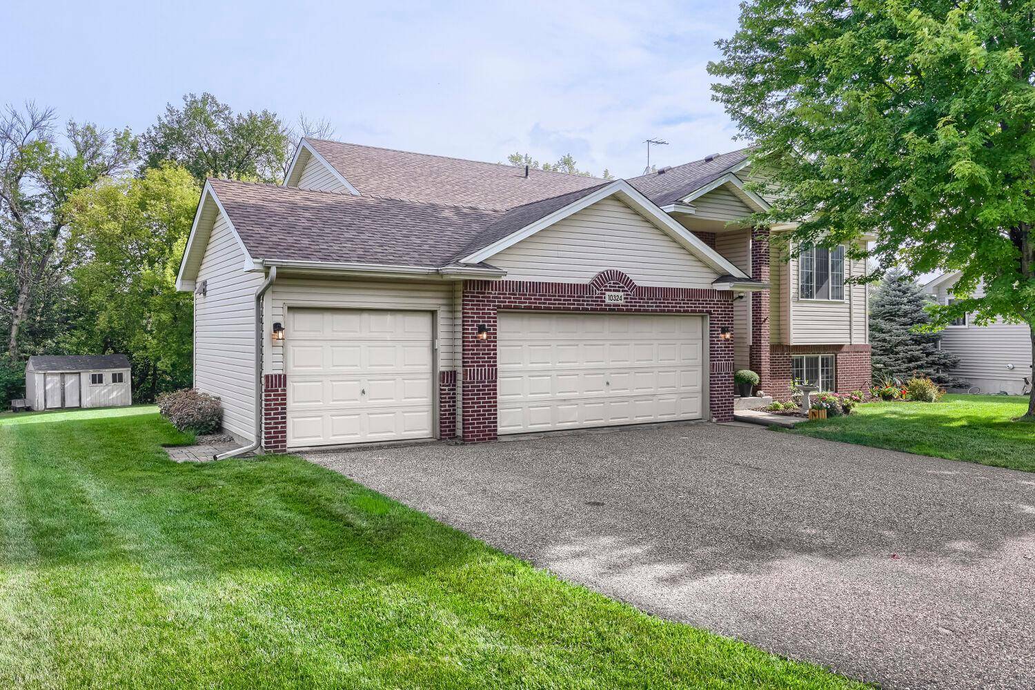 10324 Kalen LN NE, Hanover, MN 55341