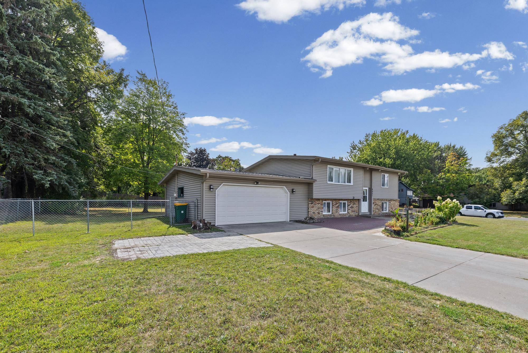 8921 49th AVE N, New Hope, MN 55428