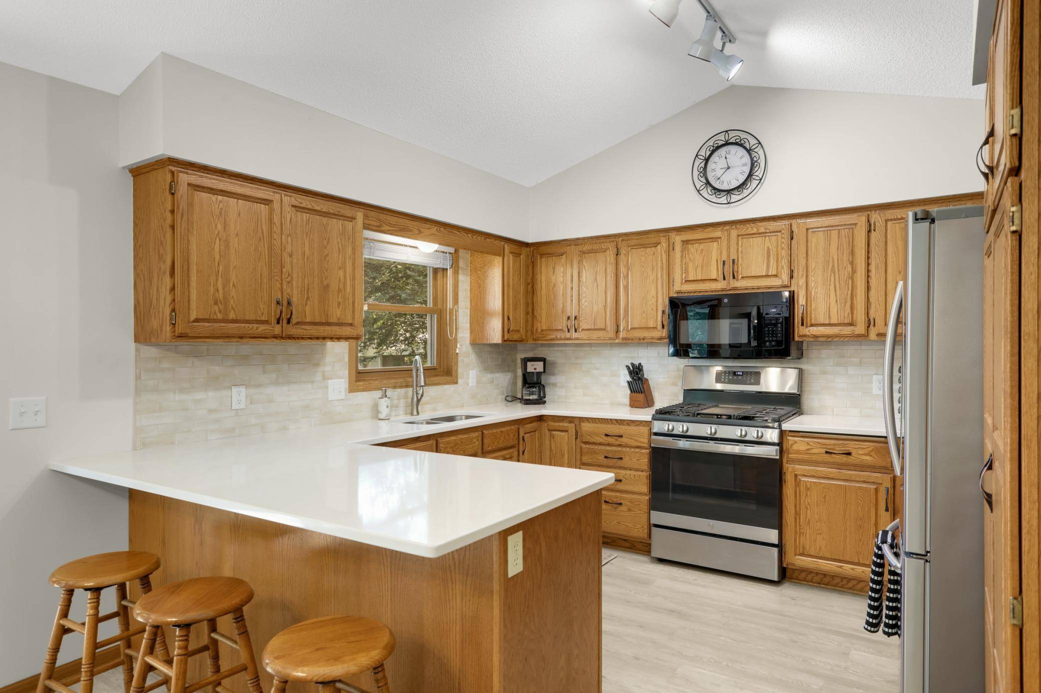 3266 Rolling Hills DR, Eagan, MN 55121