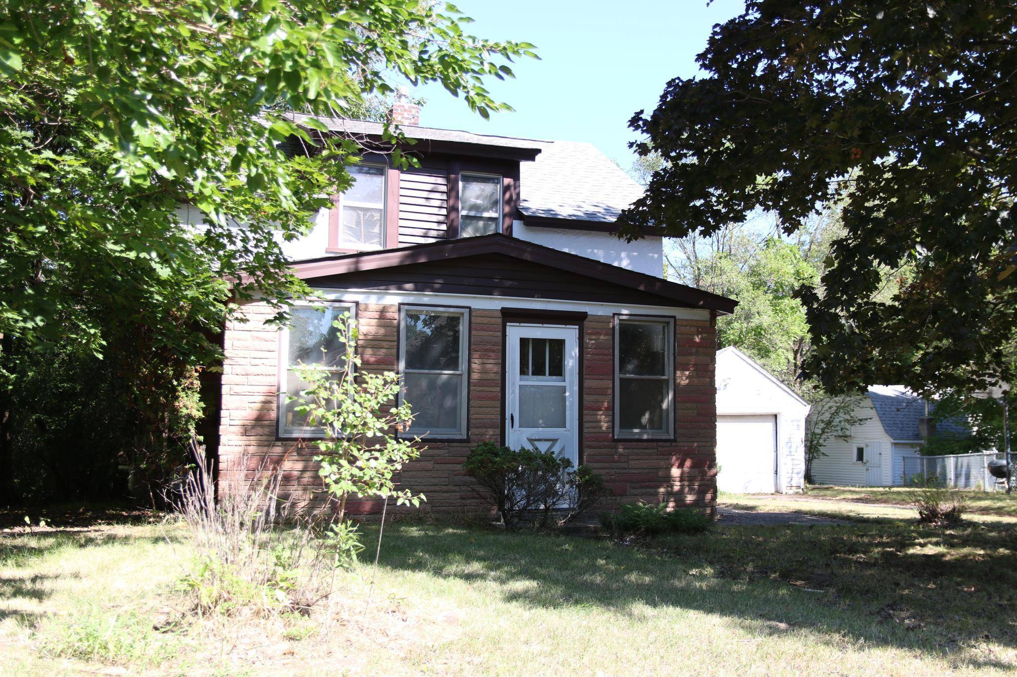 2466 Dale ST N, Roseville, MN 55113