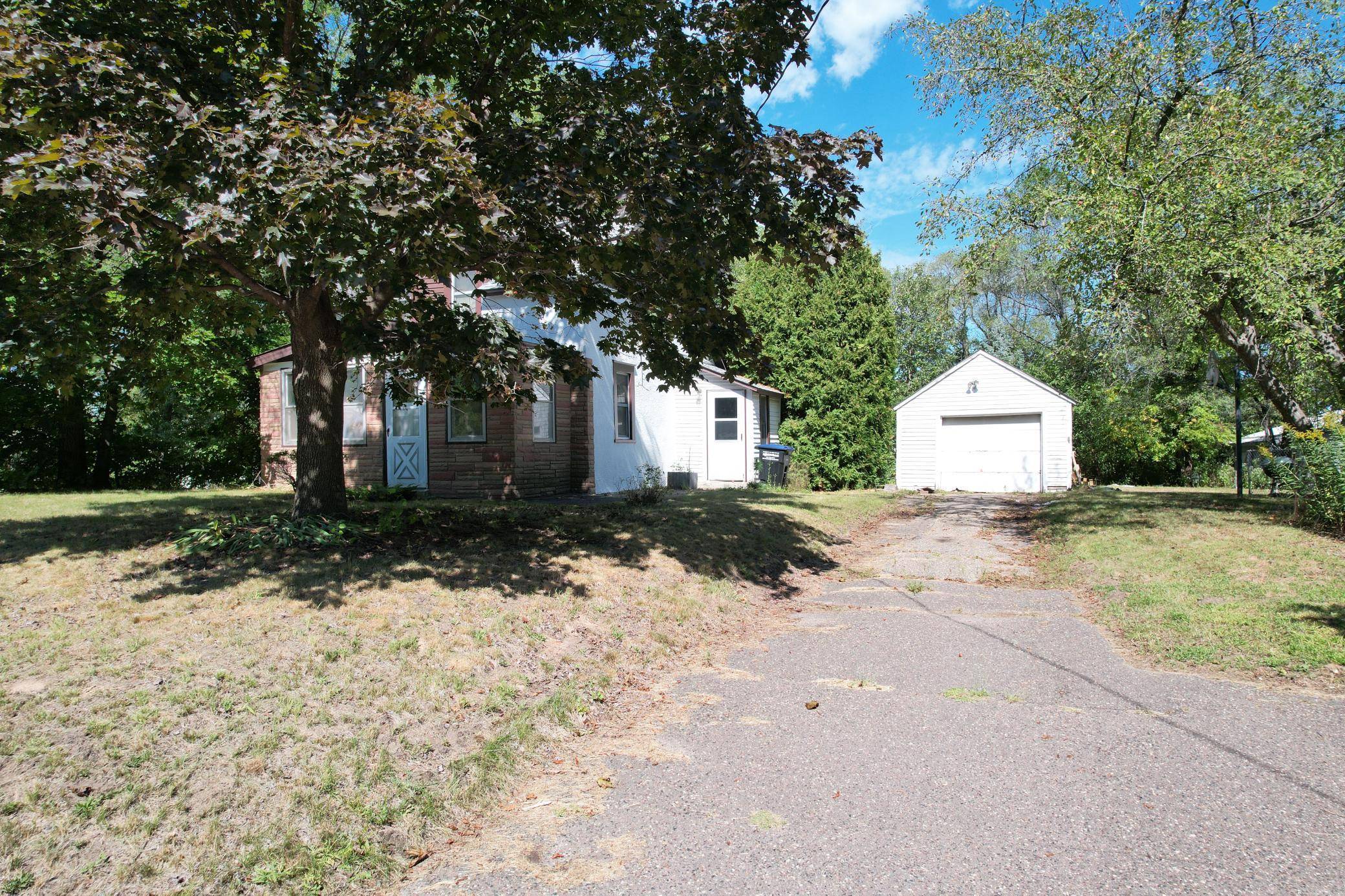 2466 Dale ST N, Roseville, MN 55113
