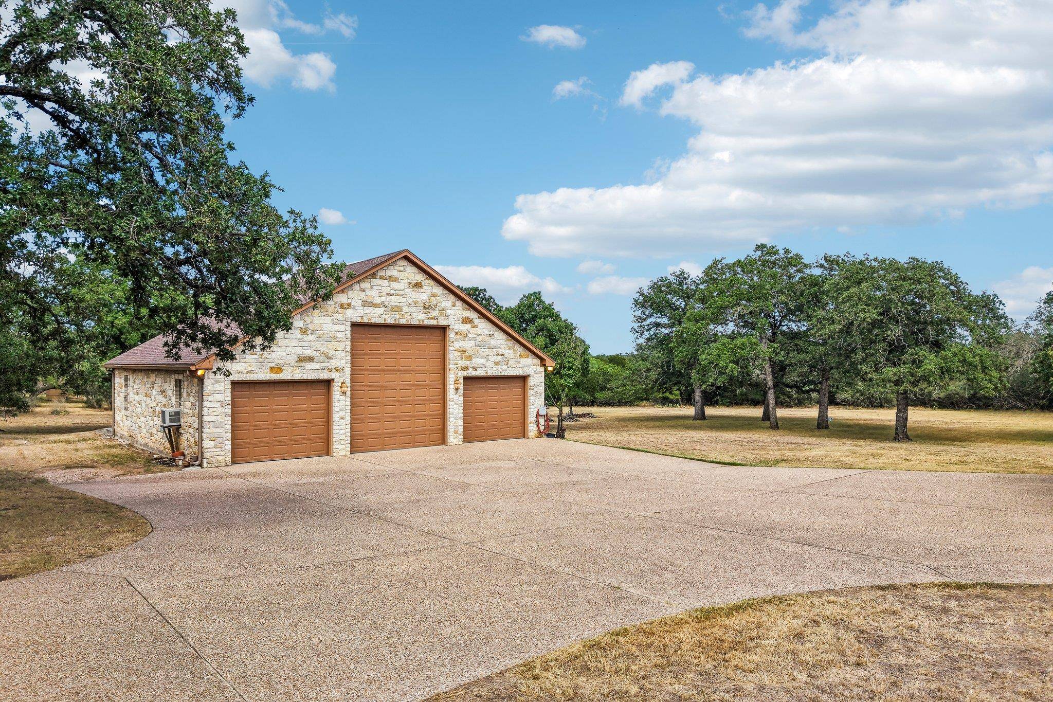 101 Flint Rock TRL, Spicewood, TX 78669