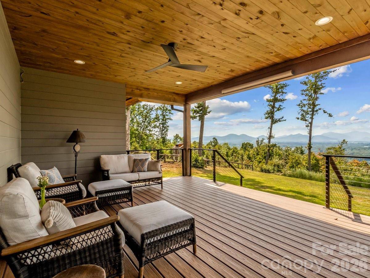 98 Running Ridge RD, Asheville, NC 28804