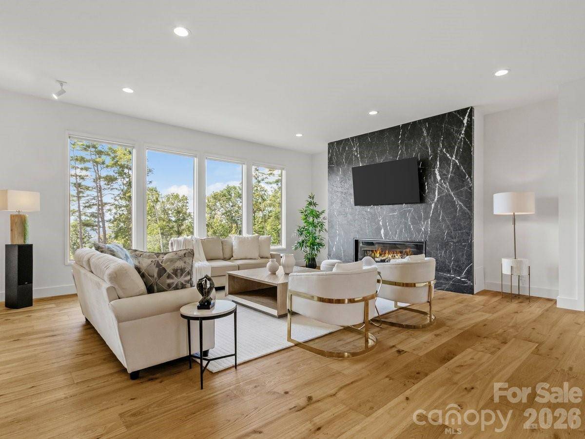 98 Running Ridge RD, Asheville, NC 28804