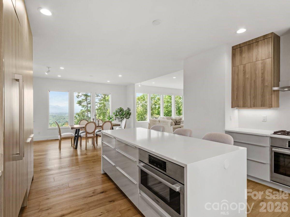 98 Running Ridge RD, Asheville, NC 28804