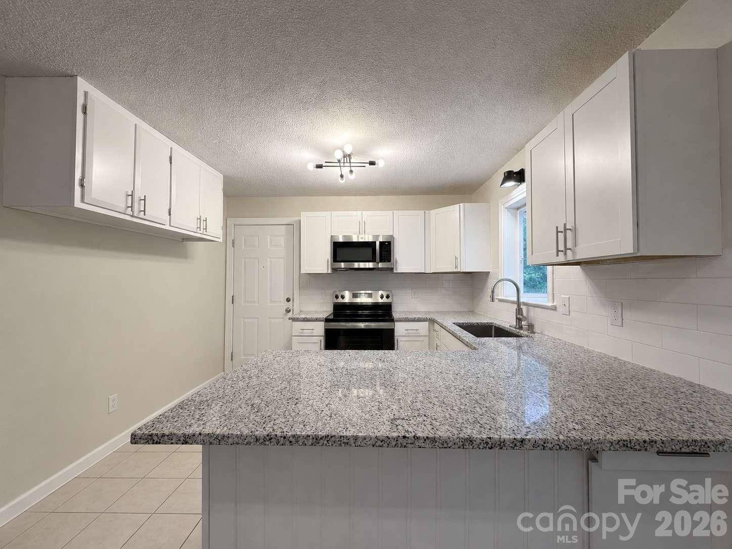 2060 27th Avenue DR NE, Hickory, NC 28601