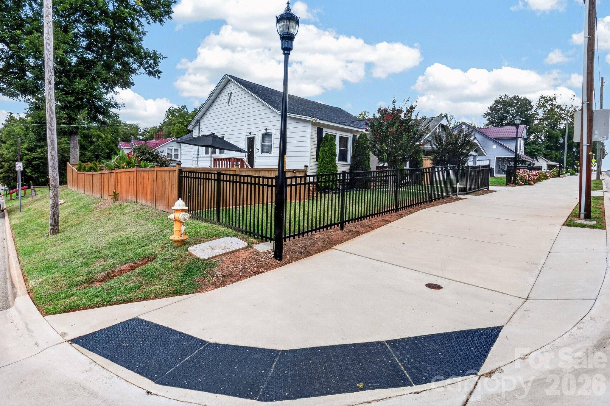 448 1st ST SW, Hickory, NC 28602