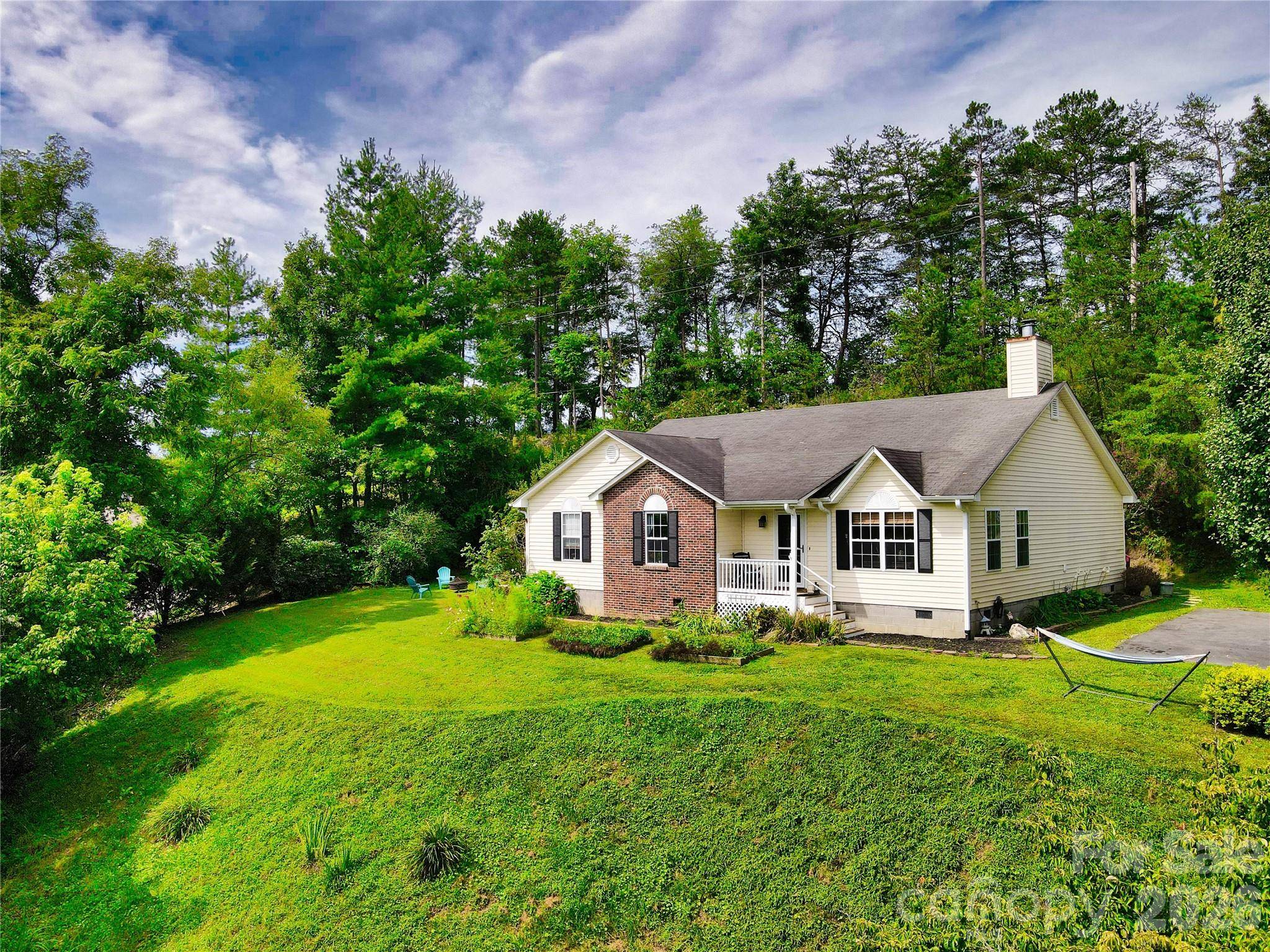 1798 New Stock RD, Weaverville, NC 28787