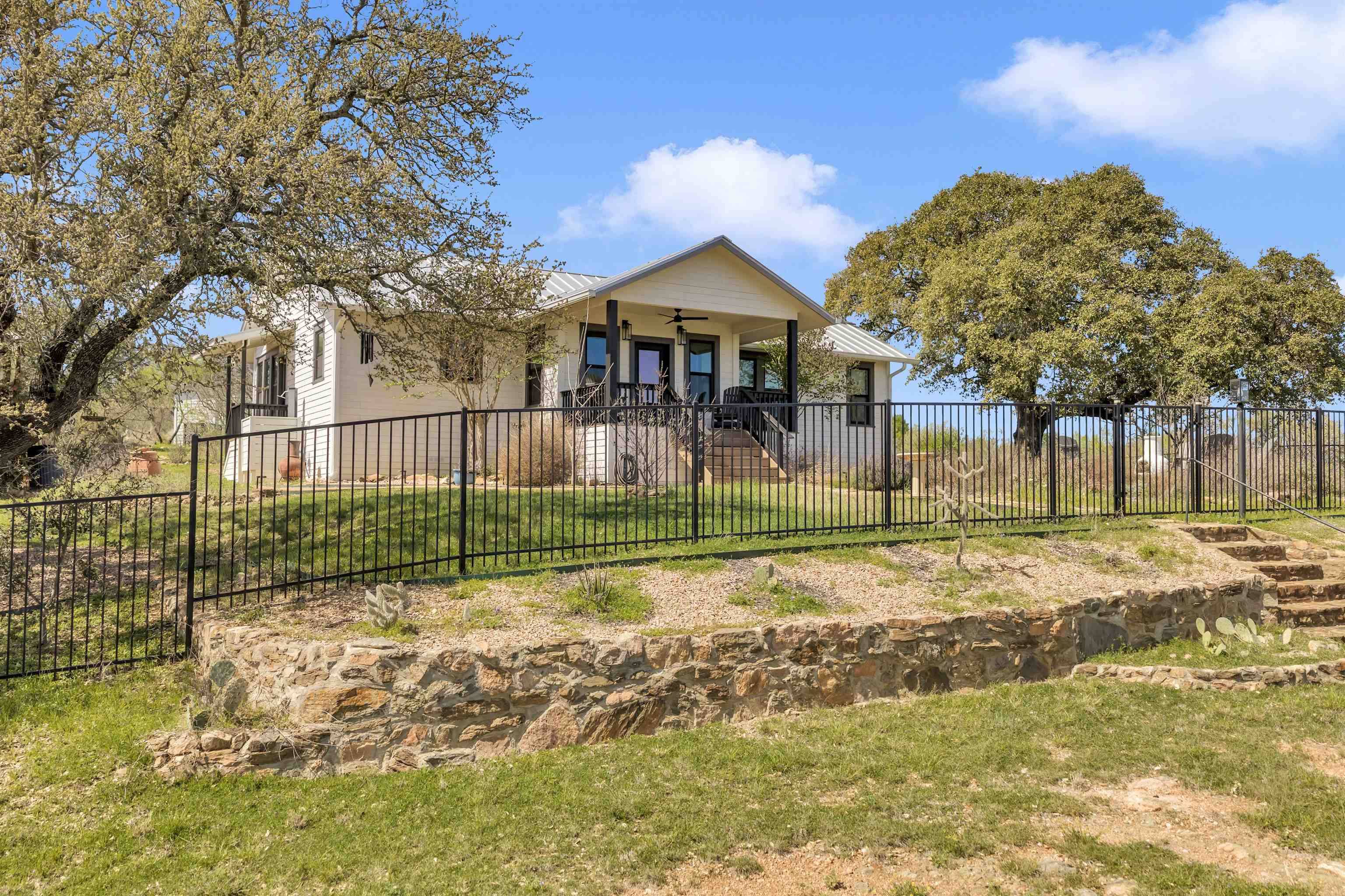171 CR 117, Llano, TX 78643