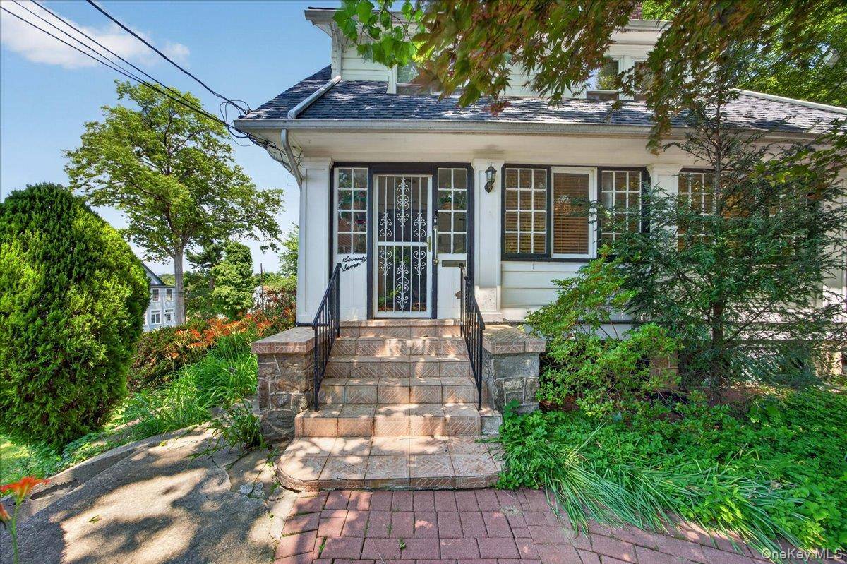 77 Irving PL, New Rochelle, NY 10801