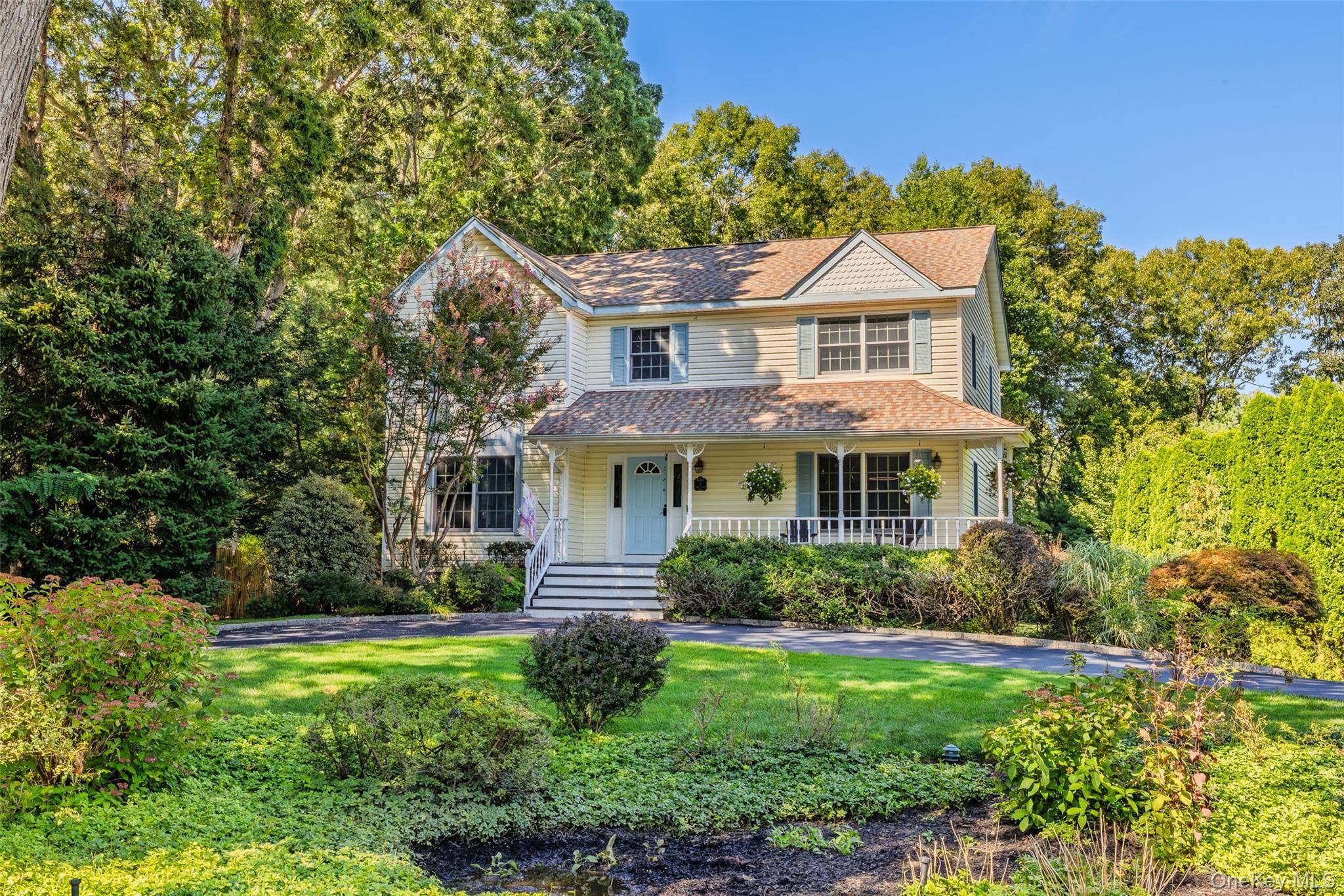 7 Holly LN, Port Jefferson, NY 11777