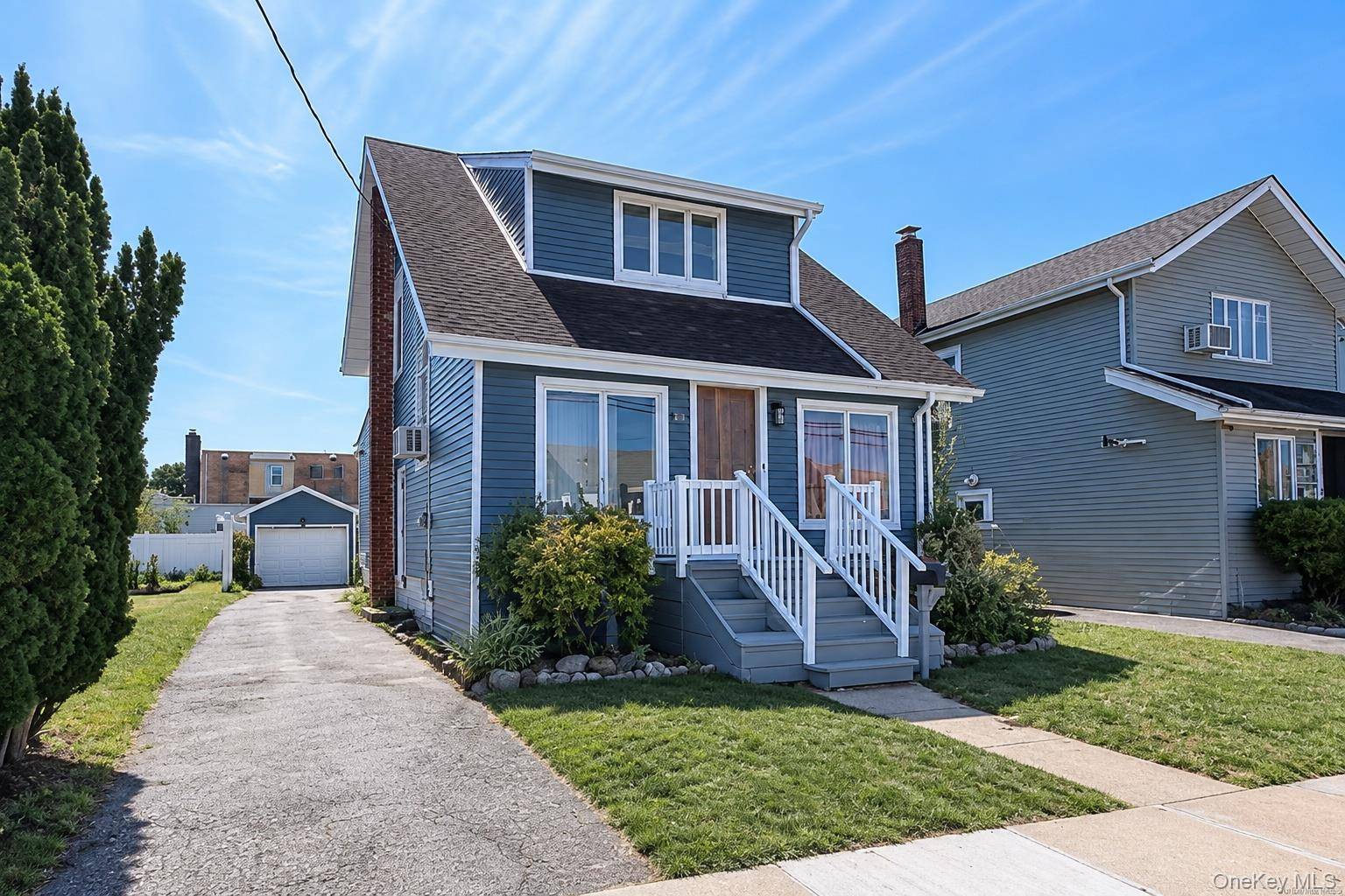17 Ray ST, Freeport, NY 11520