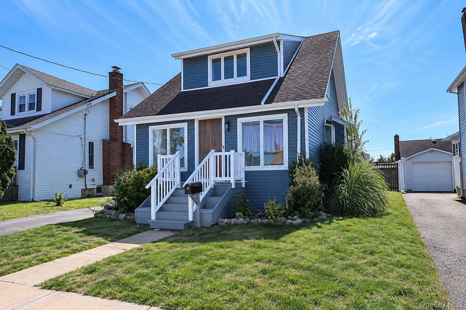 17 Ray ST, Freeport, NY 11520