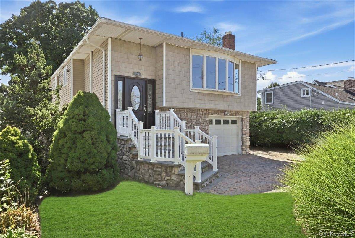6 Adam RD, Massapequa, NY 11758