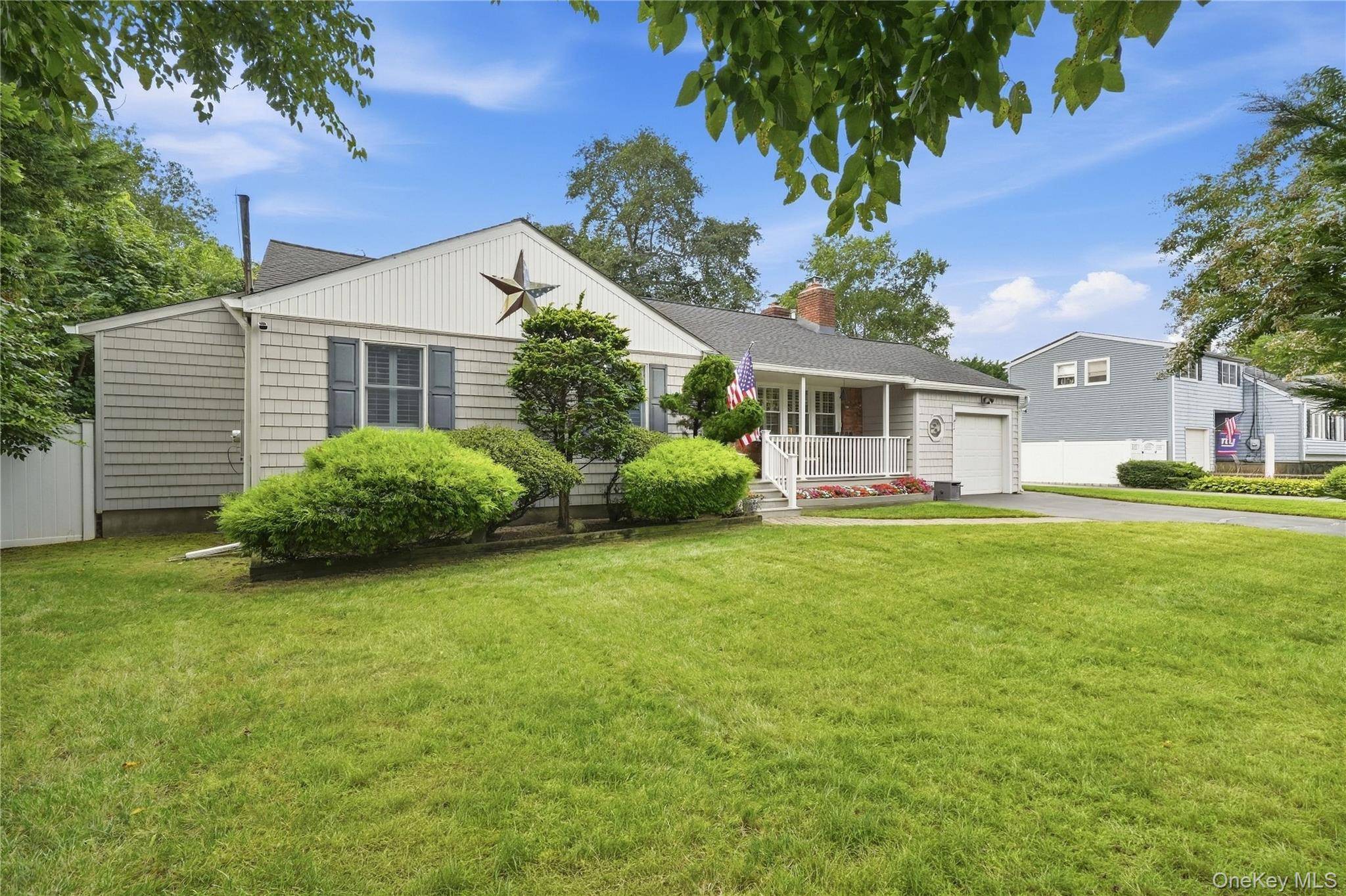 2 Baltic PL, Amity Harbor, NY 11701