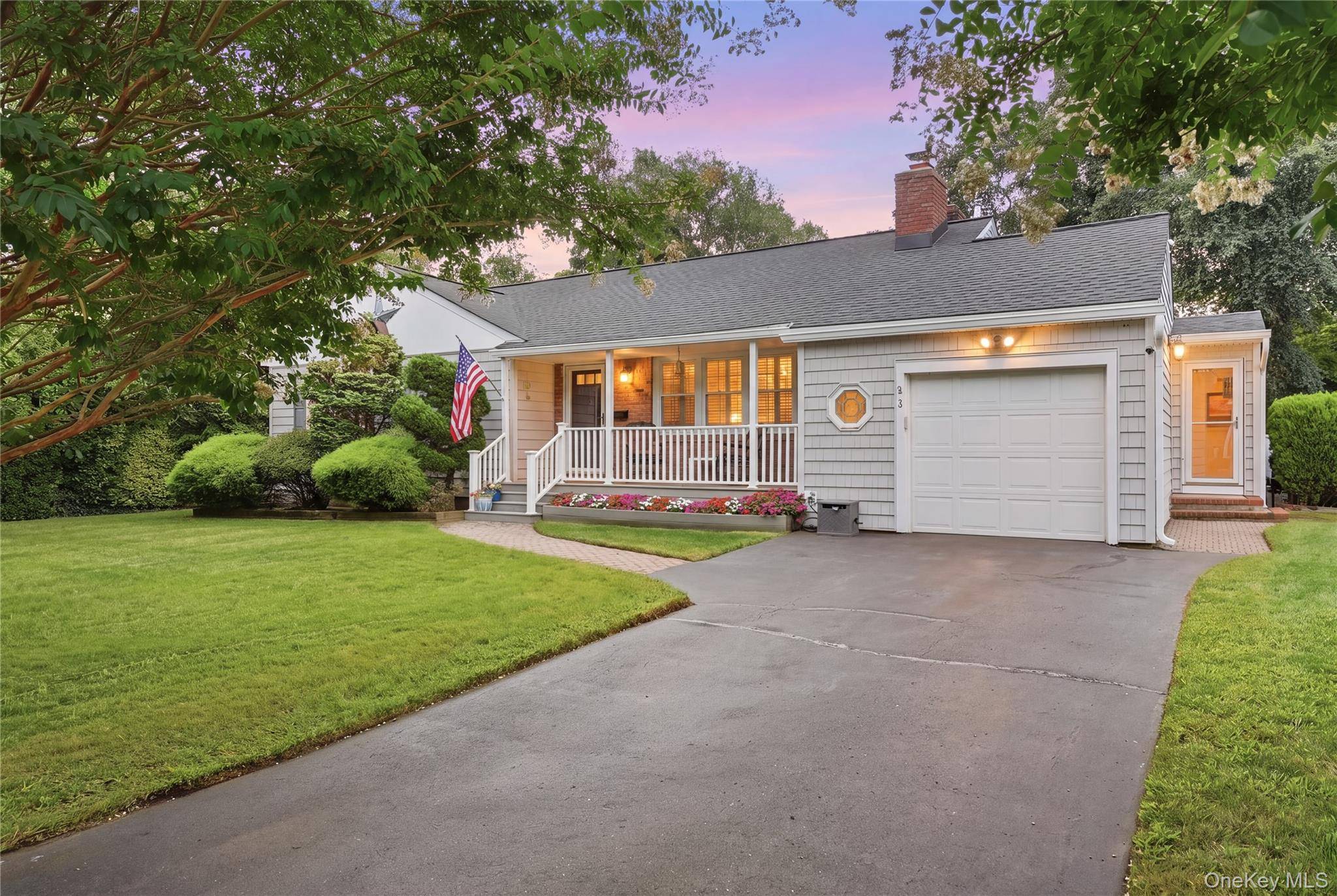 2 Baltic PL, Amity Harbor, NY 11701