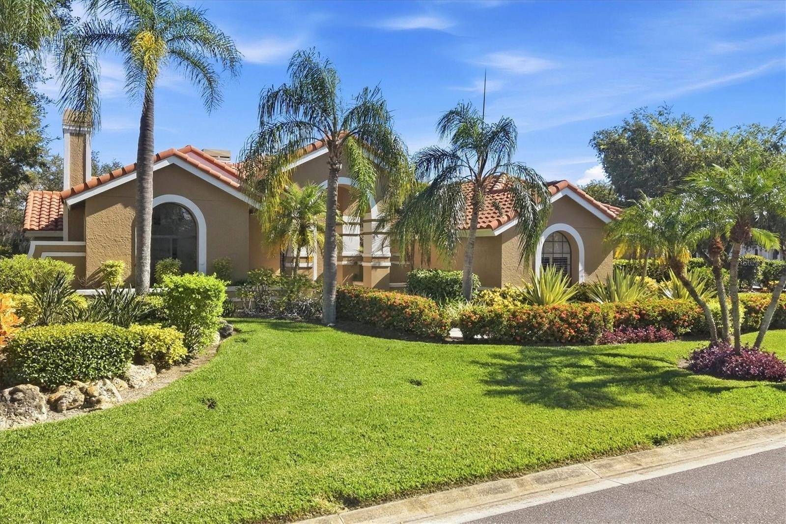 4221 ESCONDITO CIR, Sarasota, FL 34238