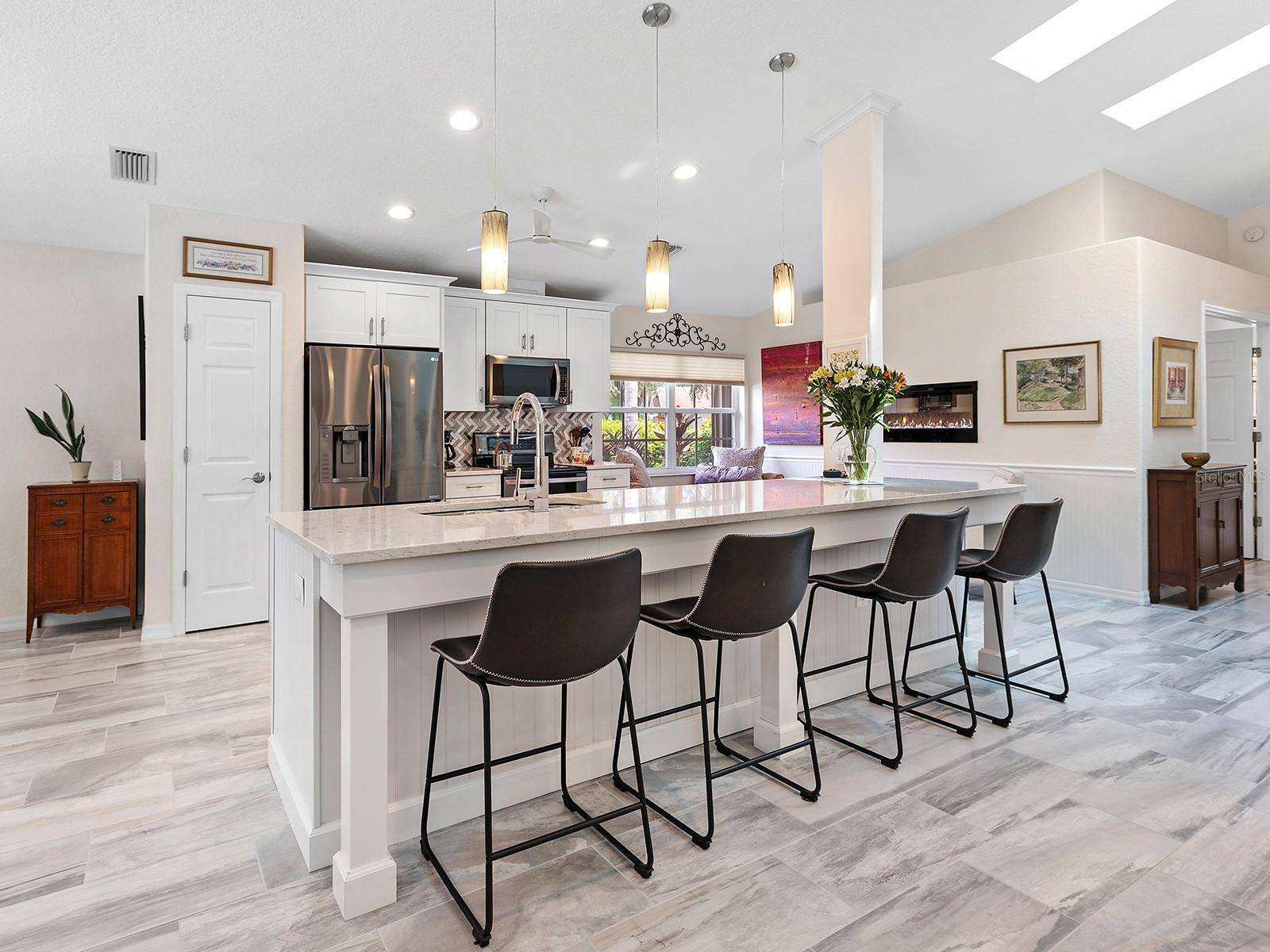 7326 ELEANOR CIR, Sarasota, FL 34243