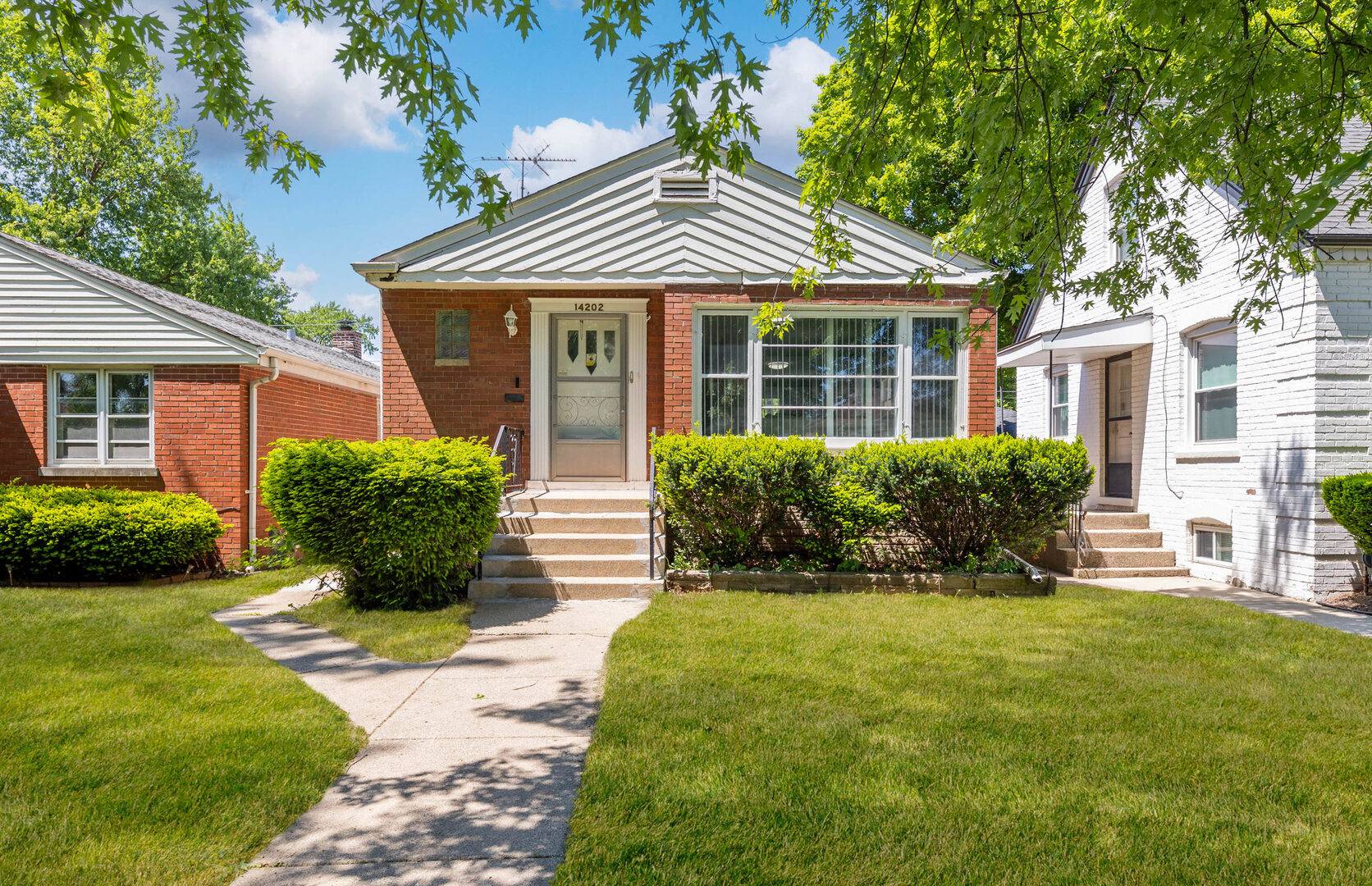 14202 S Dearborn ST, Riverdale, IL 60827